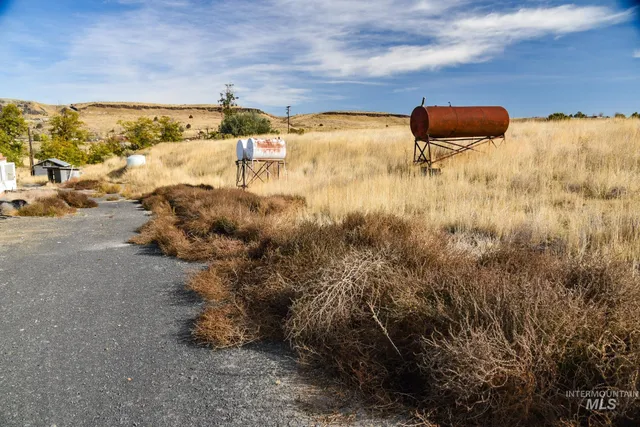 $1 | 73809 Rattlesnake Road, Arlington, OR 97812