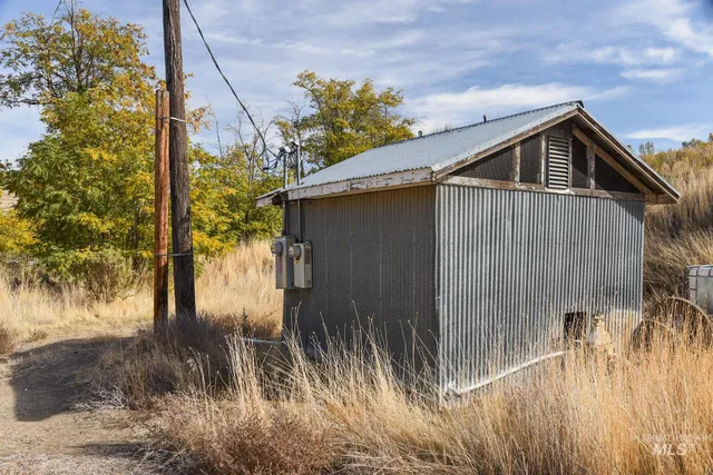 $1 | 73809 Rattlesnake Road, Arlington, OR 97812