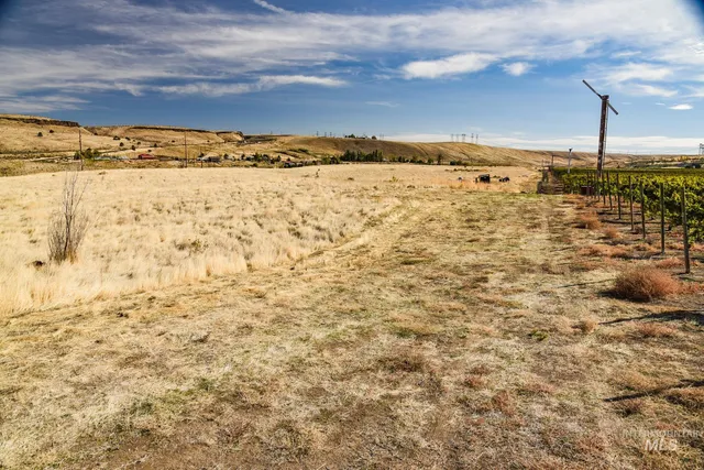 $1 | 73809 Rattlesnake Road, Arlington, OR 97812