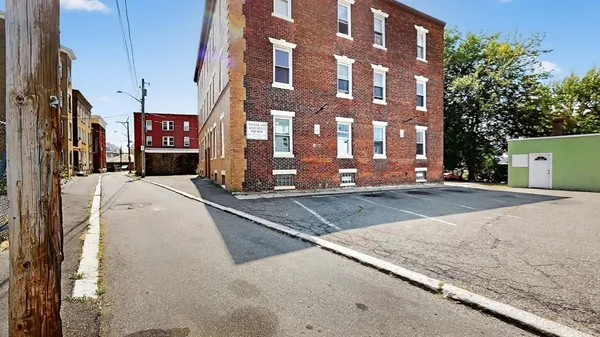 $3,145 | 10 Porter Street, Unit 1, Salem, MA 01970