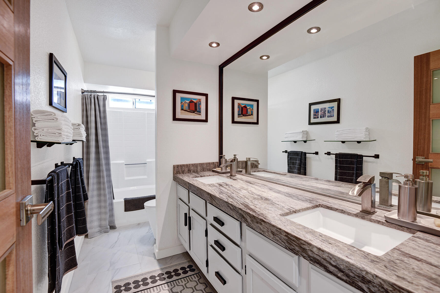 2405 East Bellamy Road Palm Springs, CA 92262 - Photo 24 of 36 GUEST BATHROOM.jpg mls