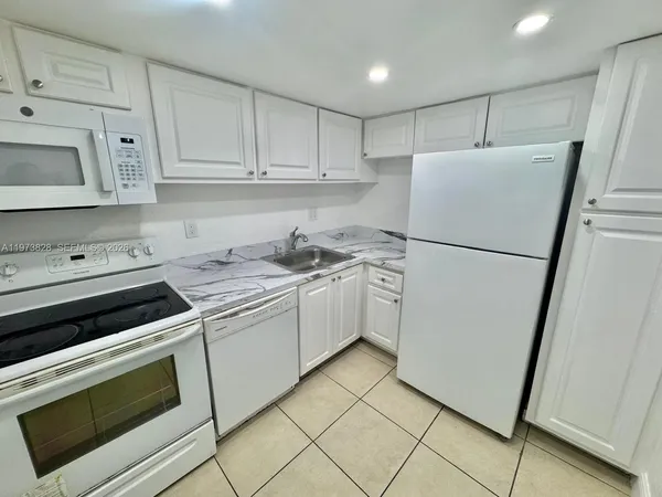 $1,600 | 1800 Sans Souci Boulevard, Unit 127, North Miami, FL 33181