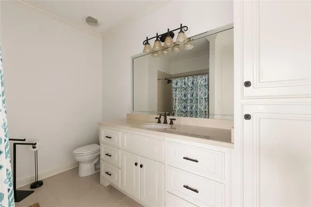 a view of a bunch of trees and bushes