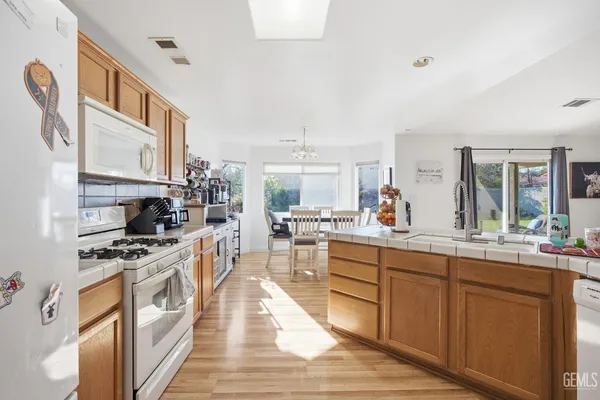 $419,999 | Undisclosed Address, Bakersfield, CA 93312