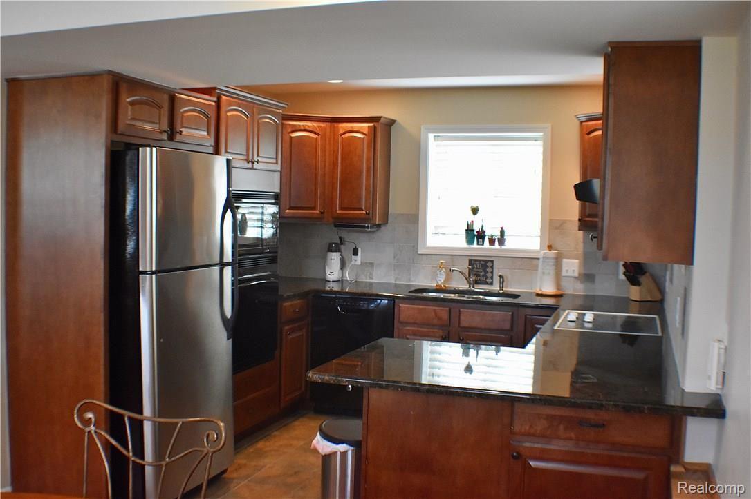29651 Curtis Road Livonia, MI 48152 - Photo 10 of 47 fullsizeoutput_3d5e.jpeg
