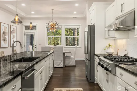 $1,795,000 | 404 6th Lane Northeast, Issaquah, WA 98029