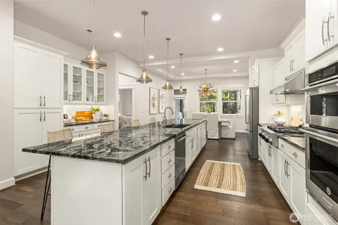 $1,795,000 | 404 6th Lane Northeast, Issaquah, WA 98029