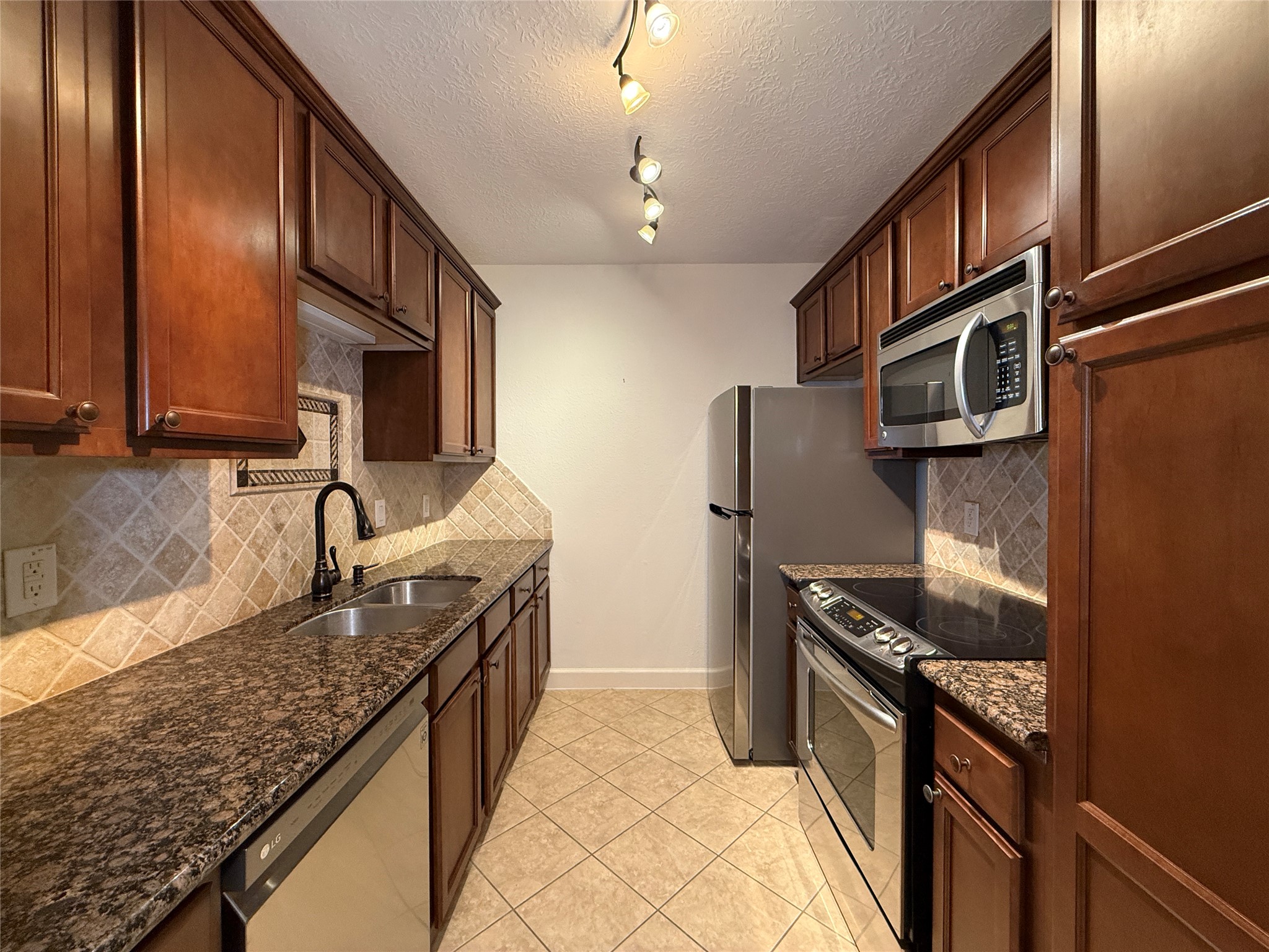 2224 South Piney Point Road, Unit 223 Houston, TX 77063 - Photo 7 of 29