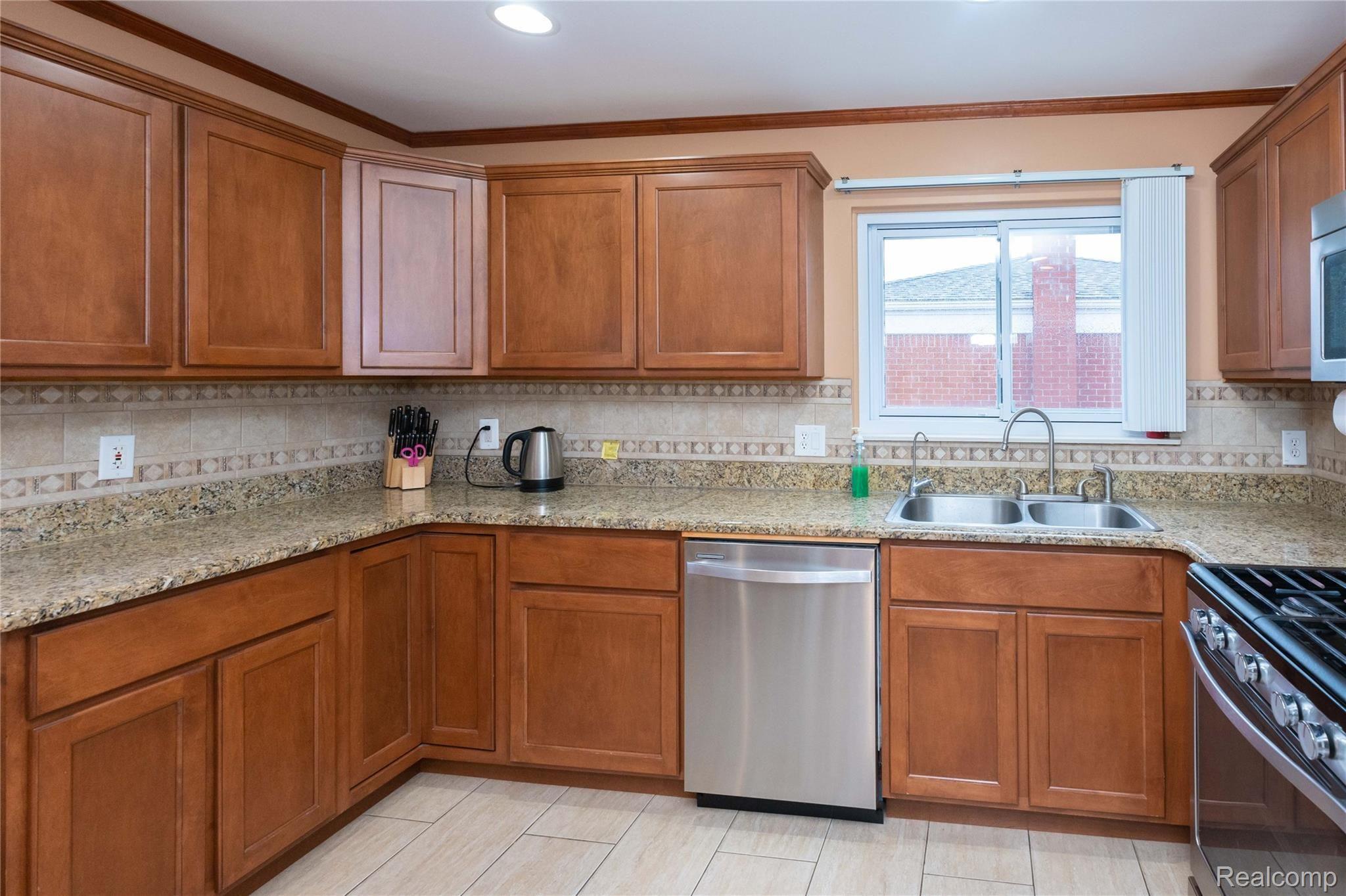 30017 Hayes Road Warren, MI 48088 - Photo 9 of 37 Hayes 30017-9.jpg
