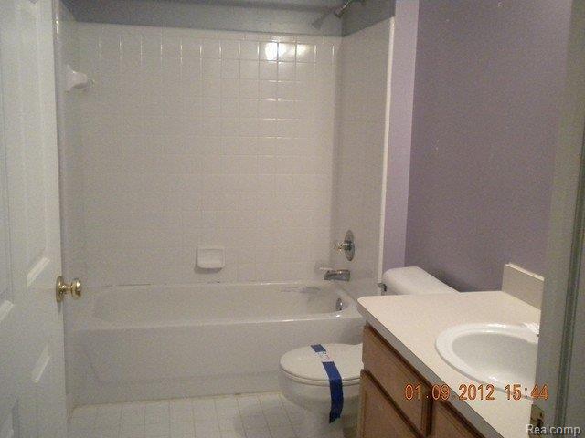 20636 Dunham Road, Unit 28 Clinton Township, MI 48038 - Photo 5 of 7 DSCN1569.JPG