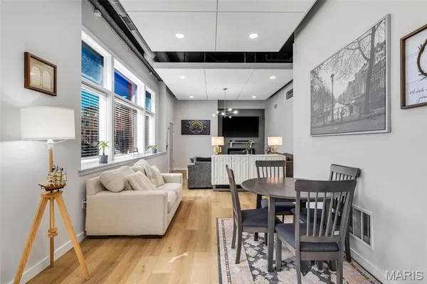 $320,000 | 1801 Park Avenue, Unit 1B, St. Louis, MO 63104