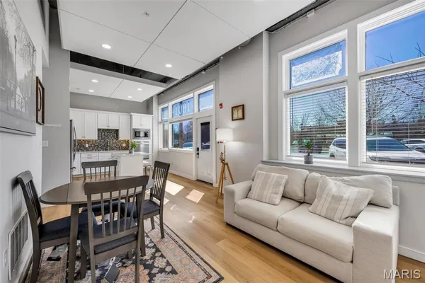 $320,000 | 1801 Park Avenue, Unit 1B, St. Louis, MO 63104