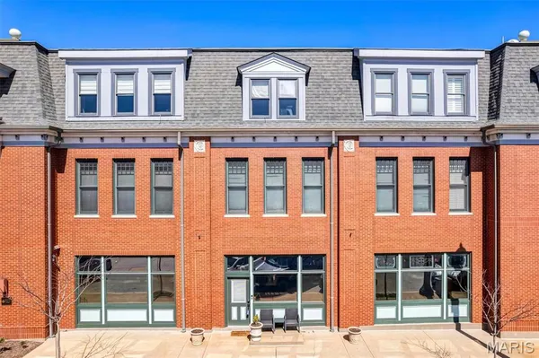 $320,000 | 1801 Park Avenue, Unit 1B, St. Louis, MO 63104
