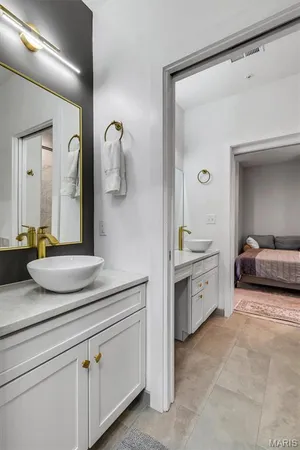 $320,000 | 1801 Park Avenue, Unit 1B, St. Louis, MO 63104