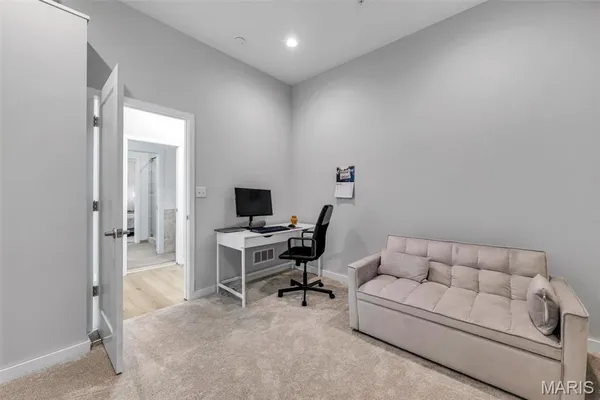 $320,000 | 1801 Park Avenue, Unit 1B, St. Louis, MO 63104