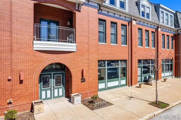$320,000 | 1801 Park Avenue, Unit 1B, St. Louis, MO 63104