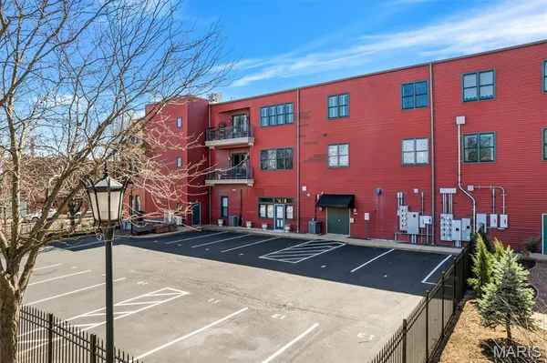 $320,000 | 1801 Park Avenue, Unit 1B, St. Louis, MO 63104
