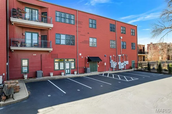 $320,000 | 1801 Park Avenue, Unit 1B, St. Louis, MO 63104