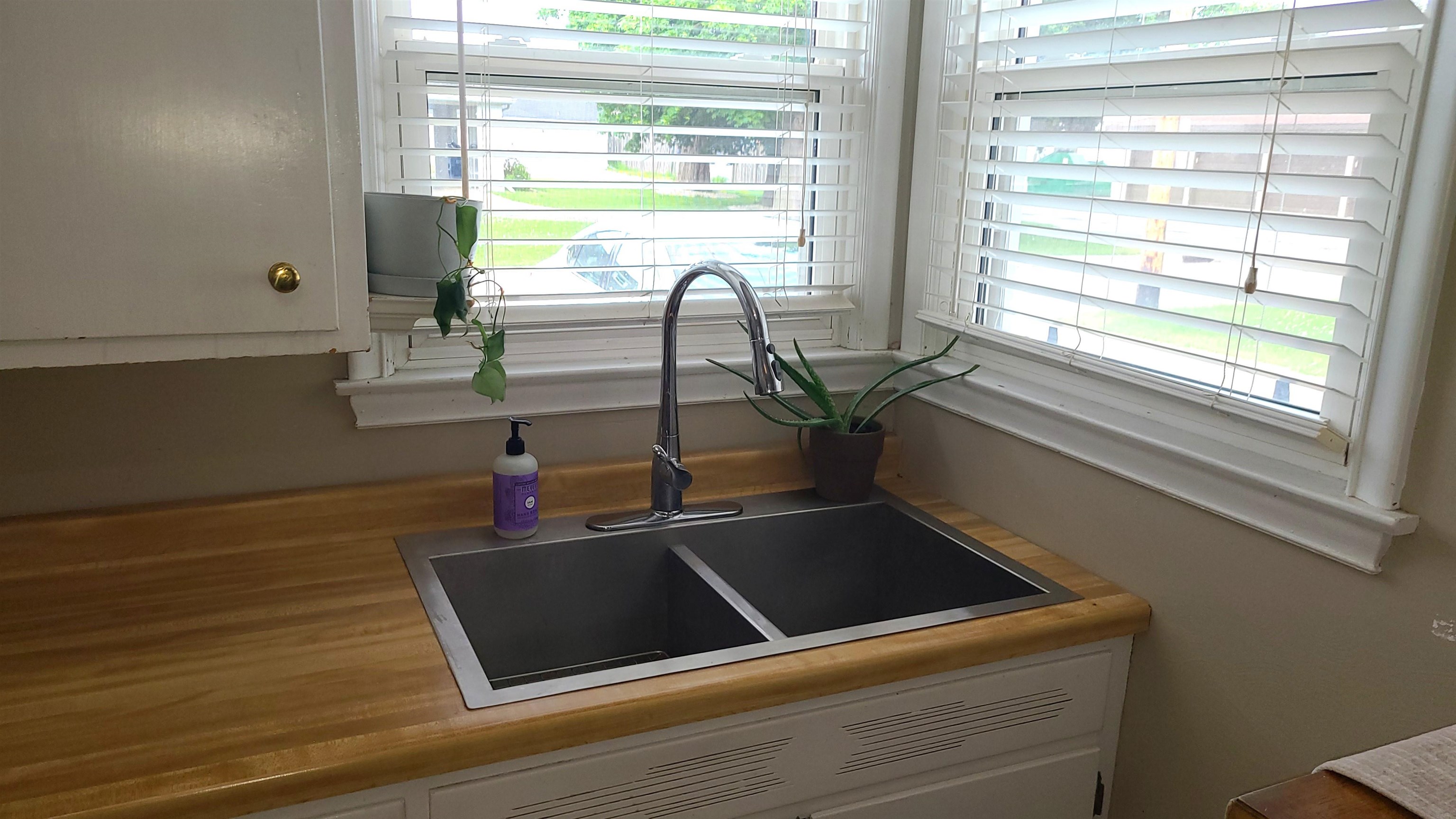 910 Catherine Street Green Bay, WI 54301 - Photo 8 of 27