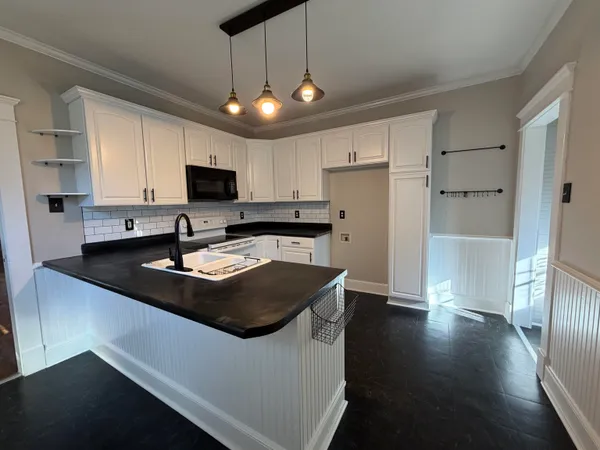 $1,800 | 1999 Peabody Avenue, Memphis, TN 38104