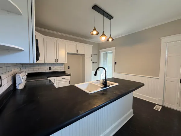 $1,800 | 1999 Peabody Avenue, Memphis, TN 38104