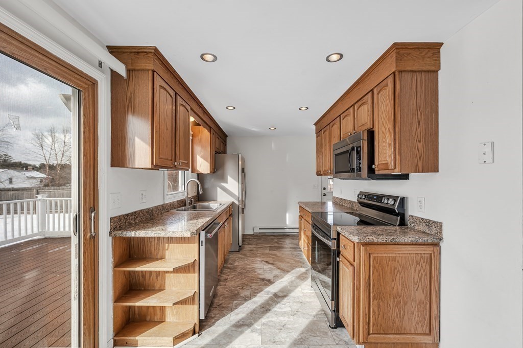 40 Albee Street Springfield, MA 01129 - Photo 8 of 24