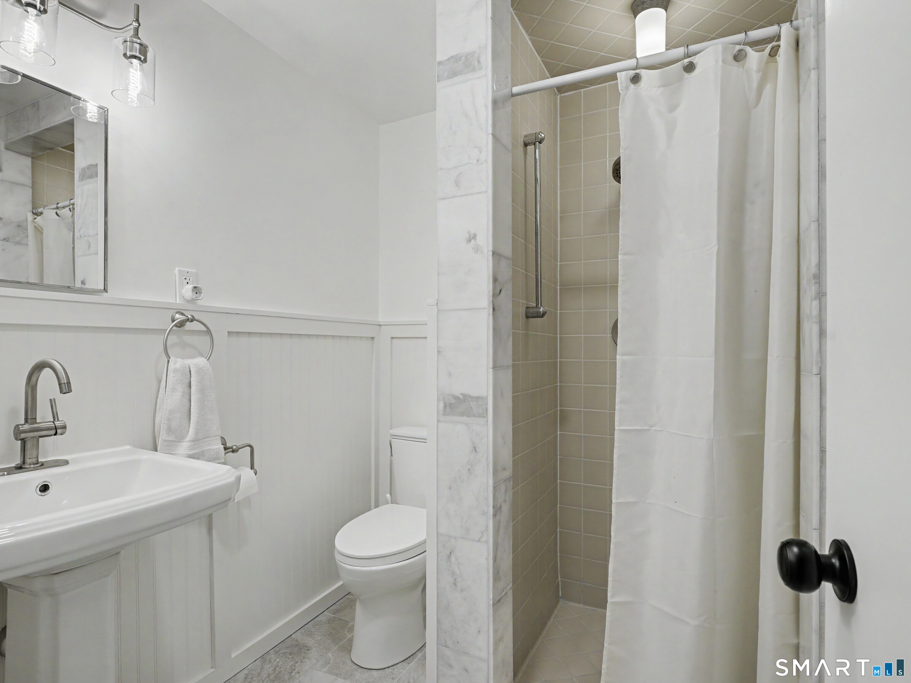 121 Parry Road Stamford, CT 06907 - Photo 23 of 40 En suite bathroom for bedroom 3