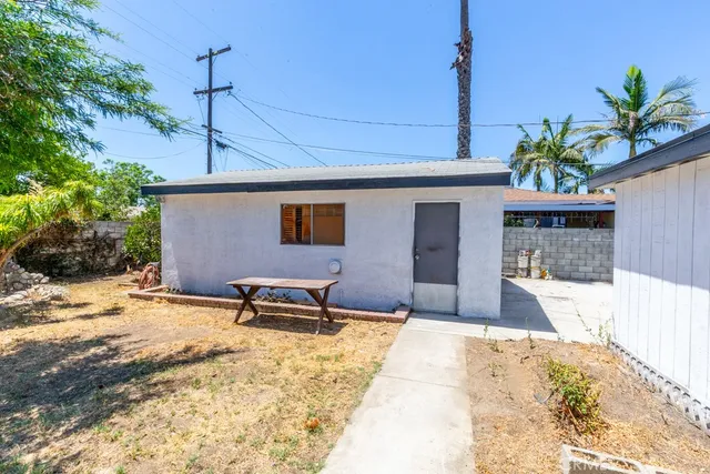 a house view with a outdoor space