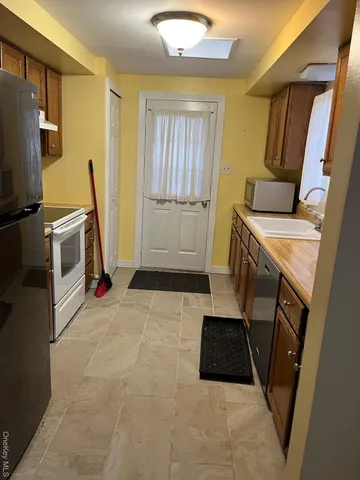 $379,000 | 1011 Mountain View Court, Kingston, NY 12401