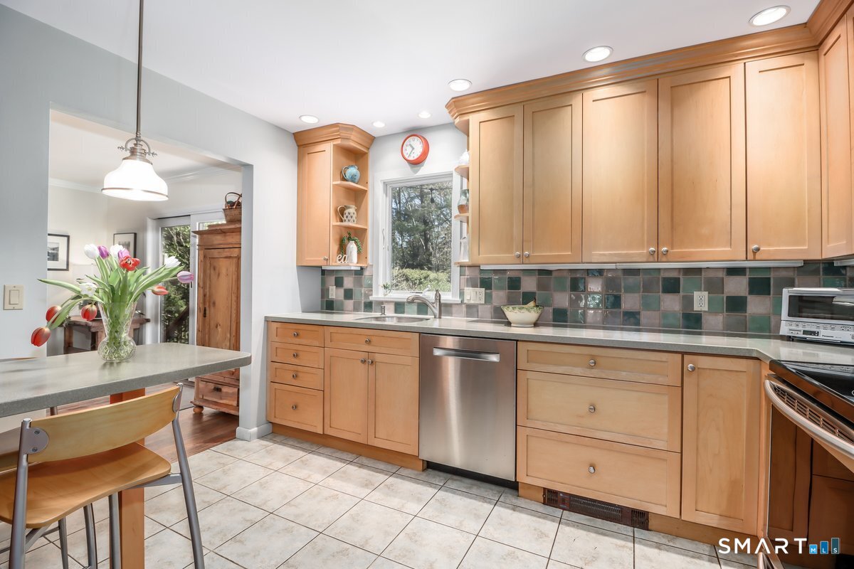 36 Down River Road New Canaan, CT 06840 - Photo 12 of 26