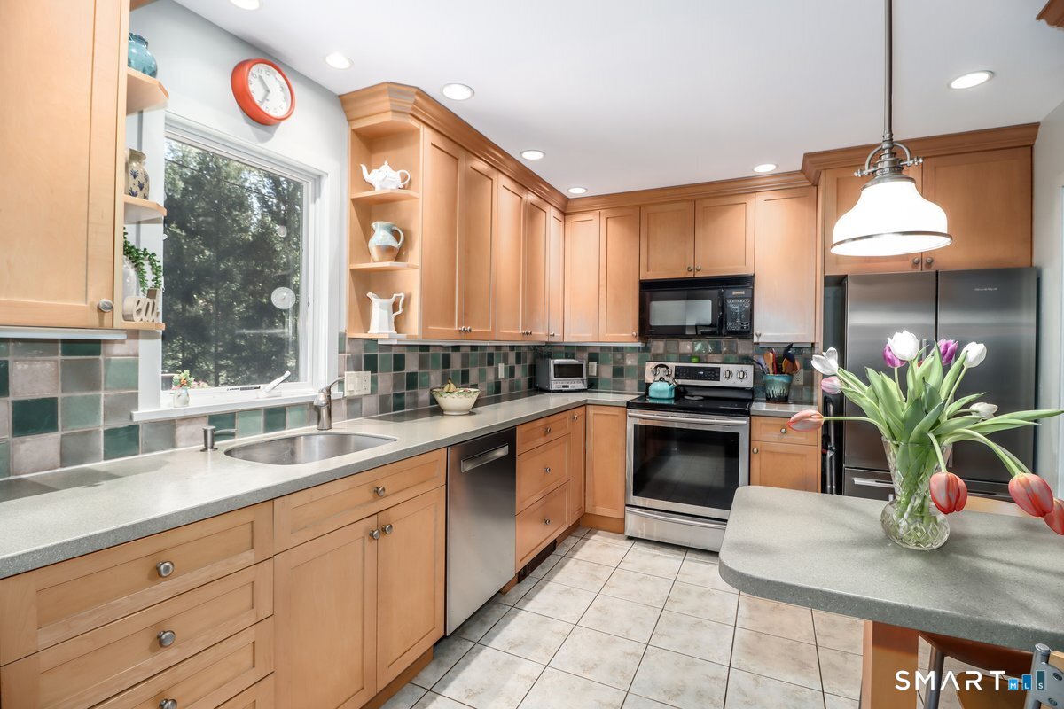 36 Down River Road New Canaan, CT 06840 - Photo 13 of 26