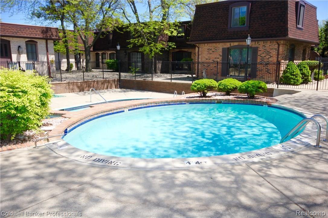 5015 North Crooks Road, Unit 25 Royal Oak, MI 48073 - Photo 24 of 29 IMG_9310.jpg