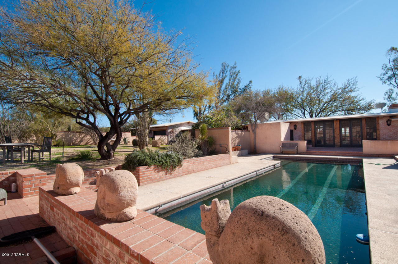 4550 North Hacienda Del Sol Road Tucson, AZ 85718 - Photo 4 of 32