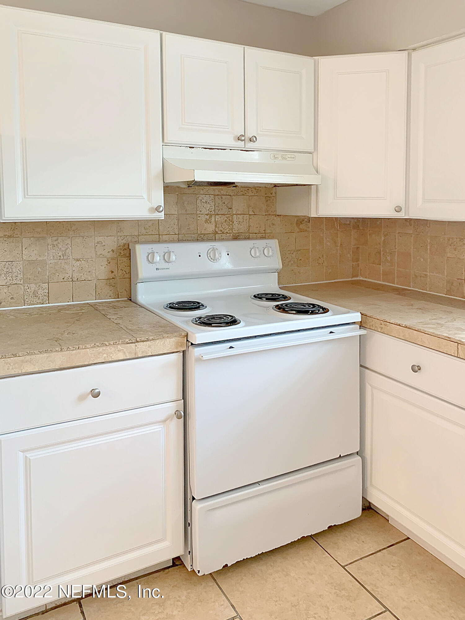 2950 Mansion Road Jacksonville, FL 32277 - Photo 17 of 30 a stove top oven sitting inside of a kitchen