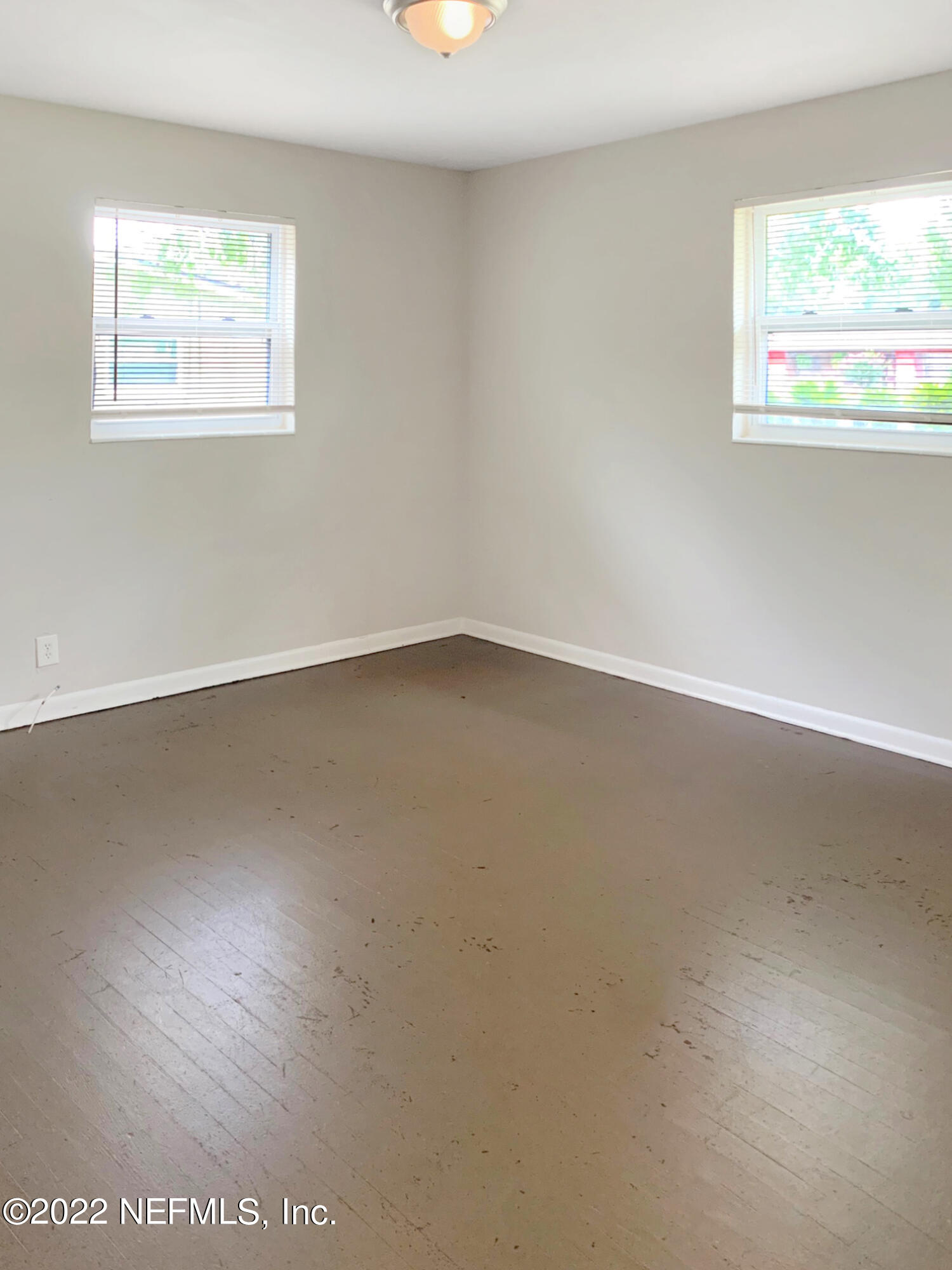 2950 Mansion Road Jacksonville, FL 32277 - Photo 25 of 30 an empty room with a window