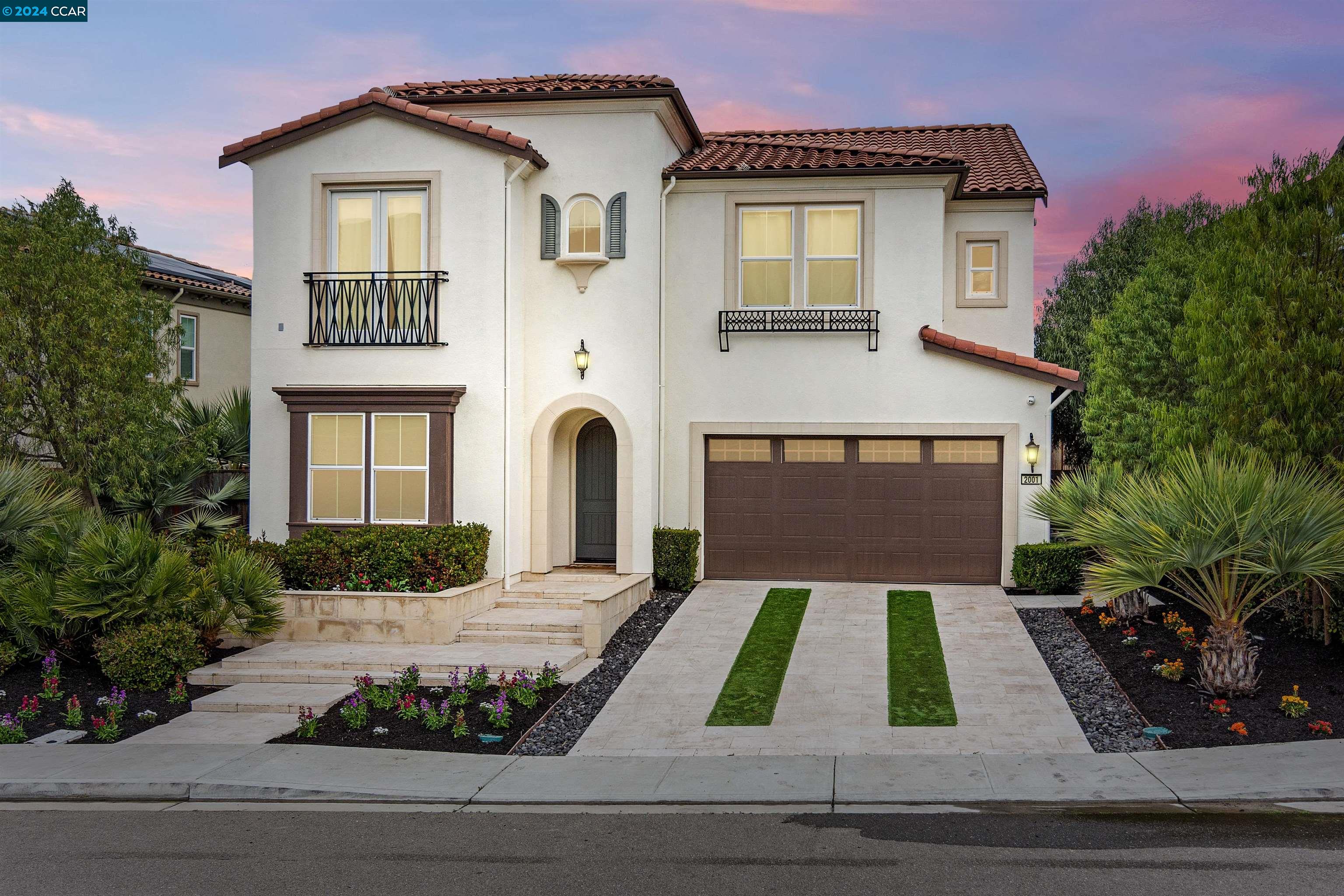 a front view of house with yard