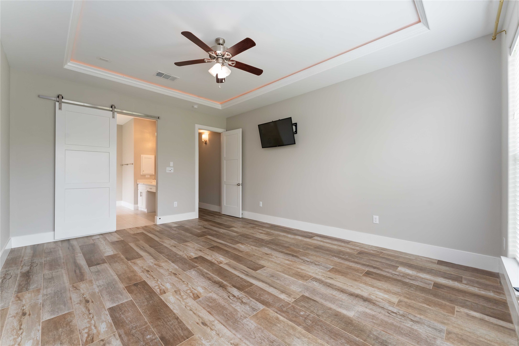 4310 Fernwood Drive Houston, TX 77021 - Photo 15 of 27 a view of a livingroom with a ceiling fan and window
