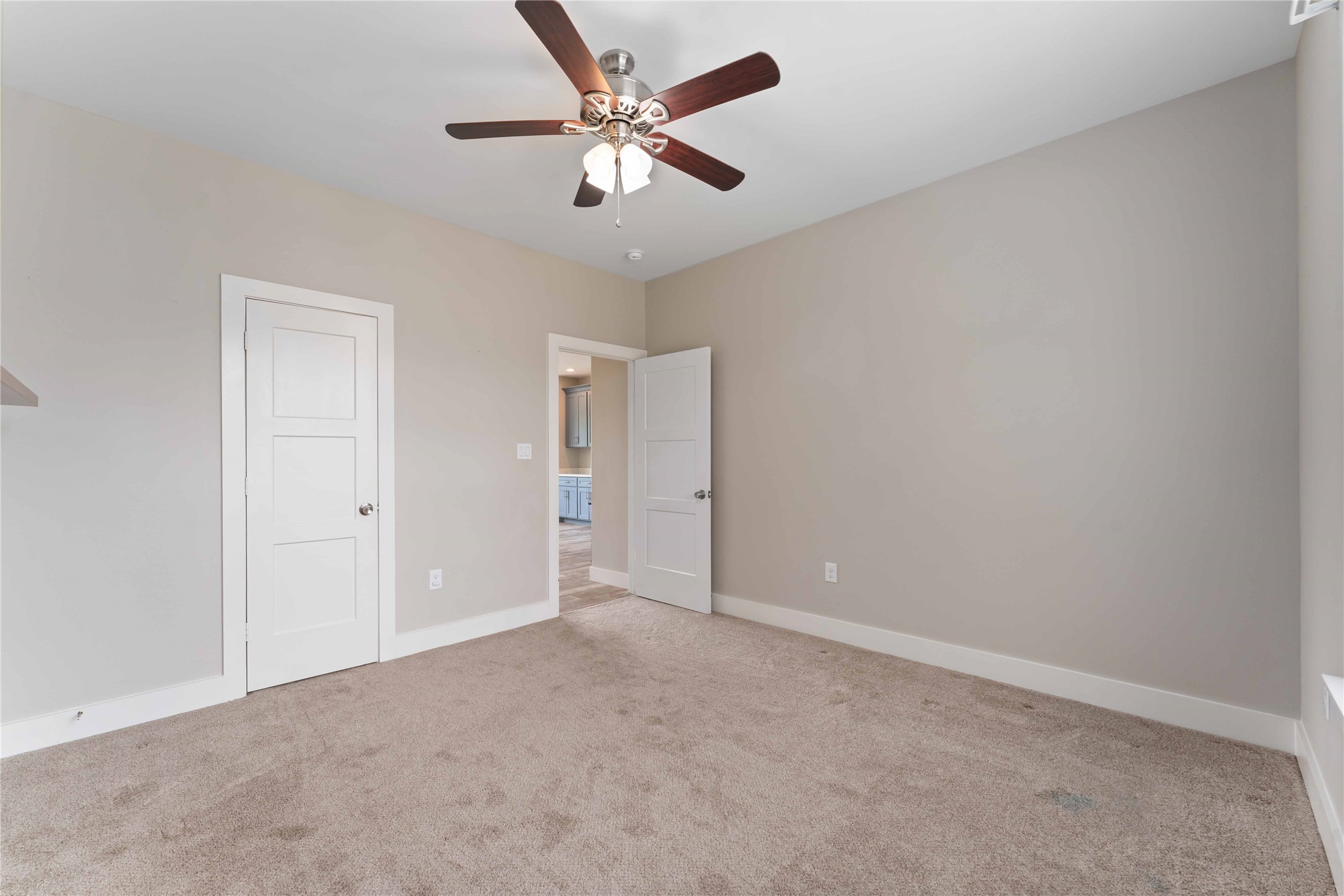 4310 Fernwood Drive Houston, TX 77021 - Photo 24 of 27 an empty room with chandelier fan