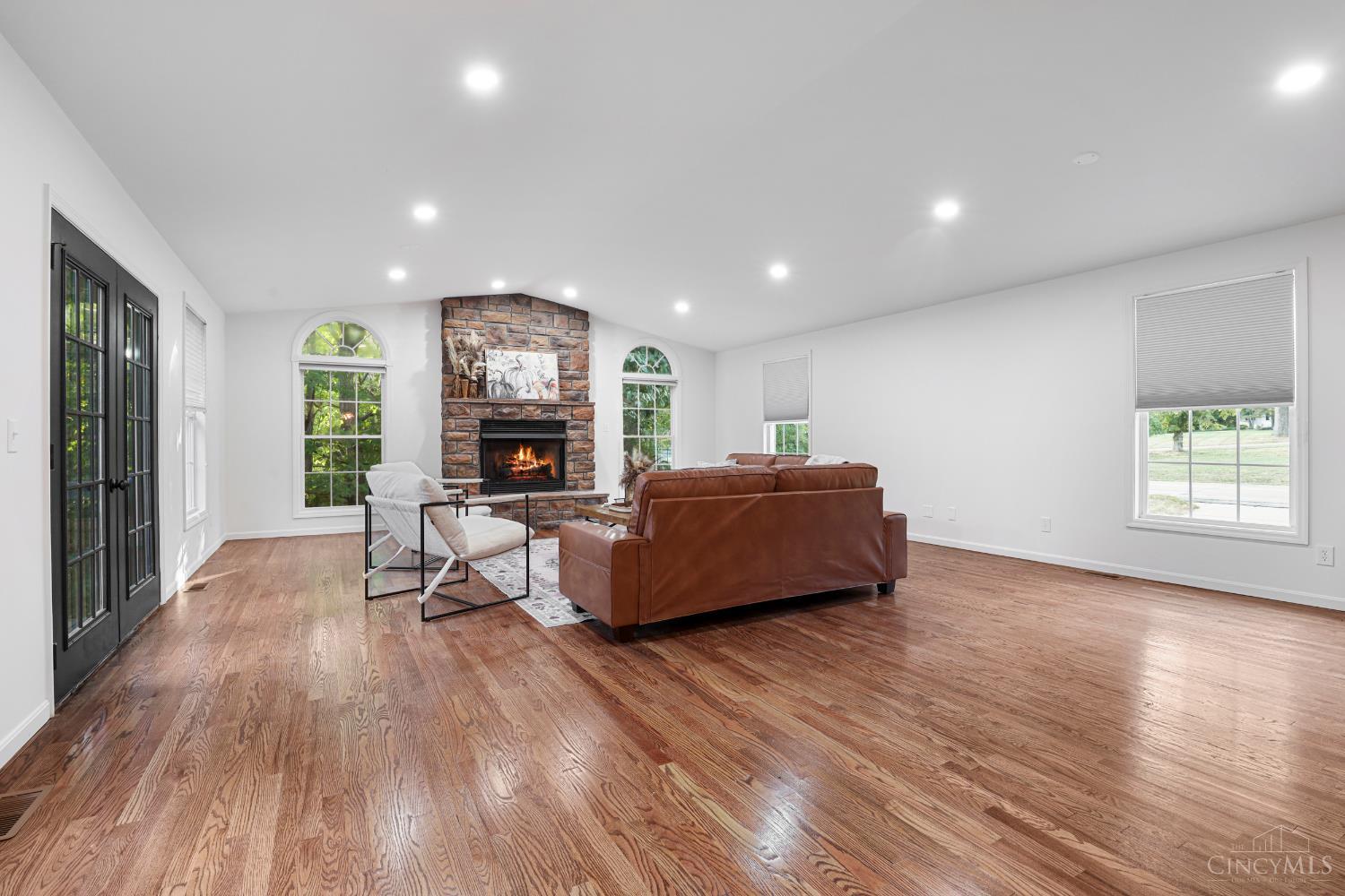 966 Sutton Road Cincinnati, OH 45230 - Photo 8 of 25 Gallery Image 8