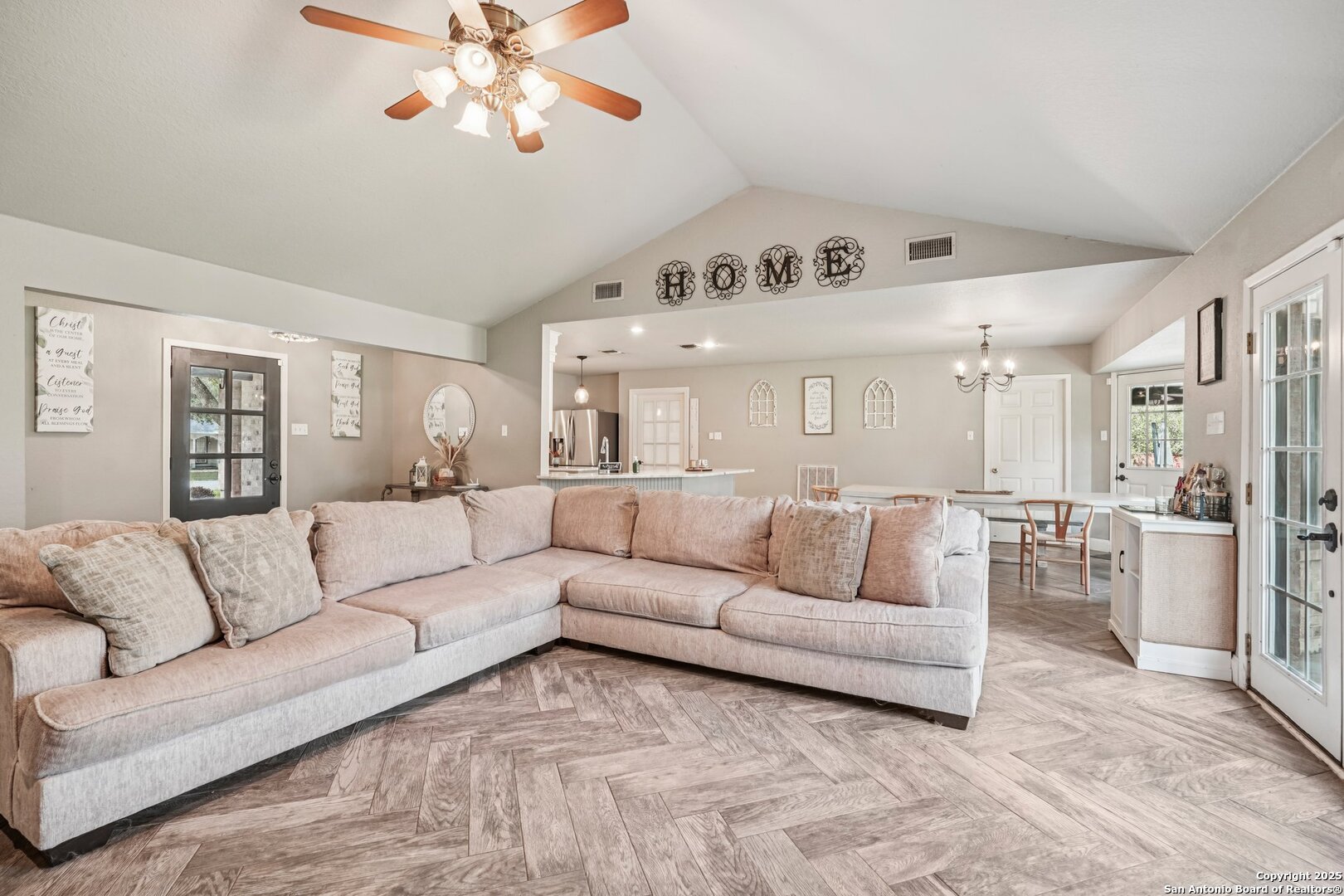 340 Sollock Drive Devine, TX 78016 - Photo 11 of 77