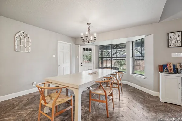 $528,999 | 340 Sollock Drive, Devine, TX 78016