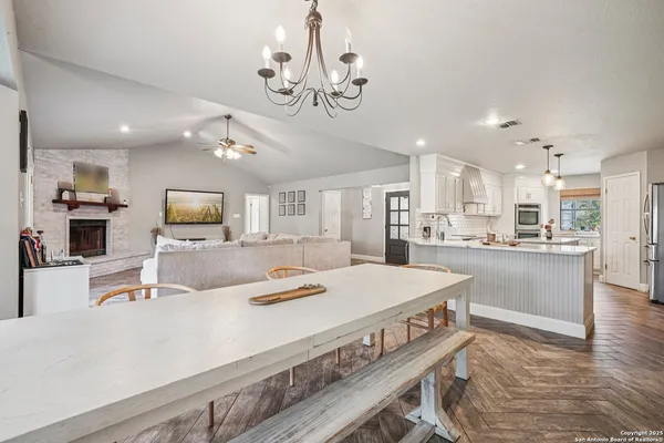 $528,999 | 340 Sollock Drive, Devine, TX 78016