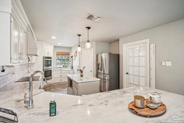 $528,999 | 340 Sollock Drive, Devine, TX 78016