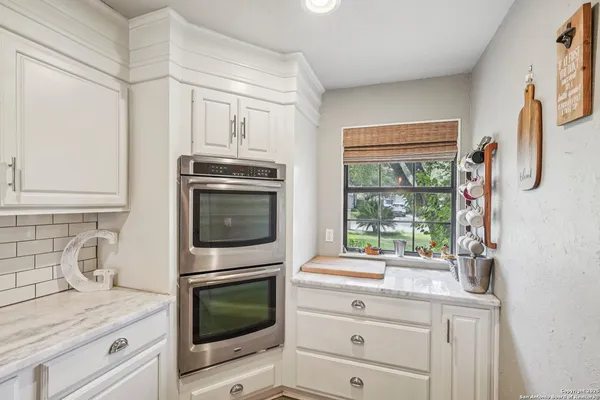 $528,999 | 340 Sollock Drive, Devine, TX 78016