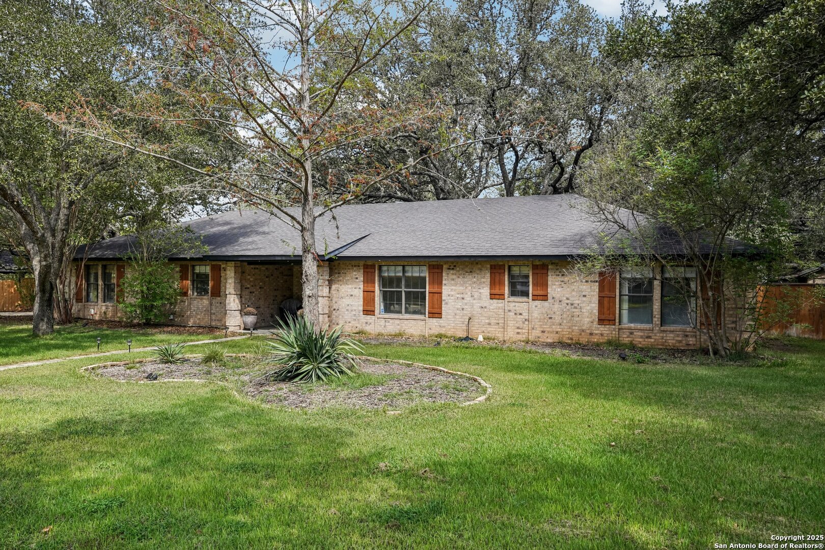 340 Sollock Drive Devine, TX 78016 - Photo 2 of 77
