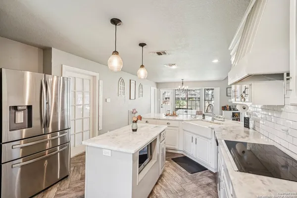 $528,999 | 340 Sollock Drive, Devine, TX 78016