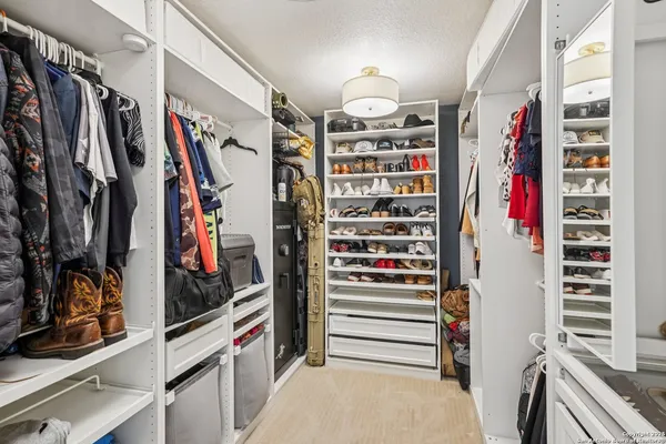 $528,999 | 340 Sollock Drive, Devine, TX 78016