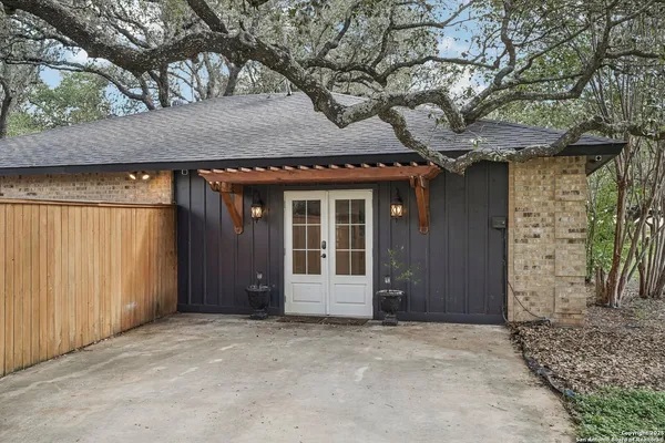 $528,999 | 340 Sollock Drive, Devine, TX 78016