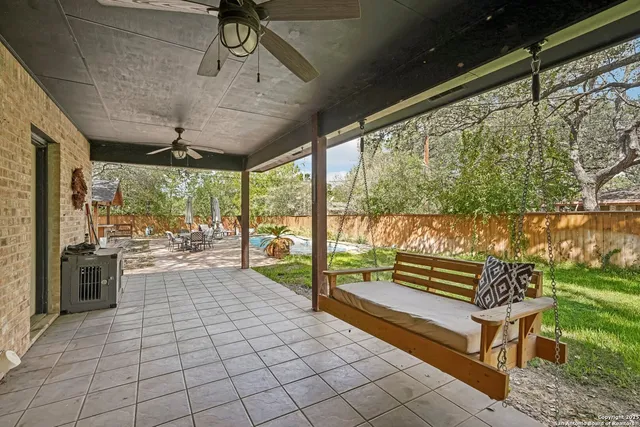 a view of a yard with a tree