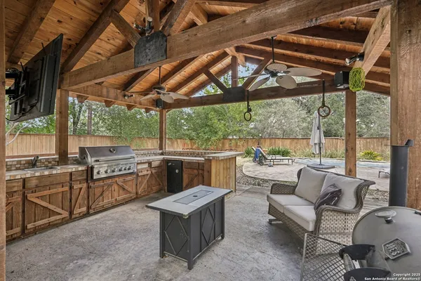 $528,999 | 340 Sollock Drive, Devine, TX 78016